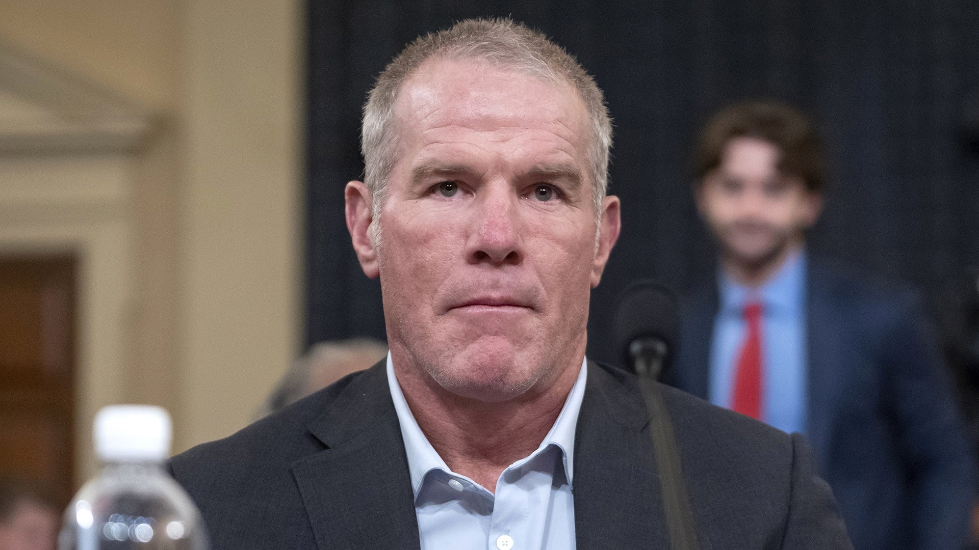 Brett Favre reveals Parkinson's diagnosis at congressional hearing
