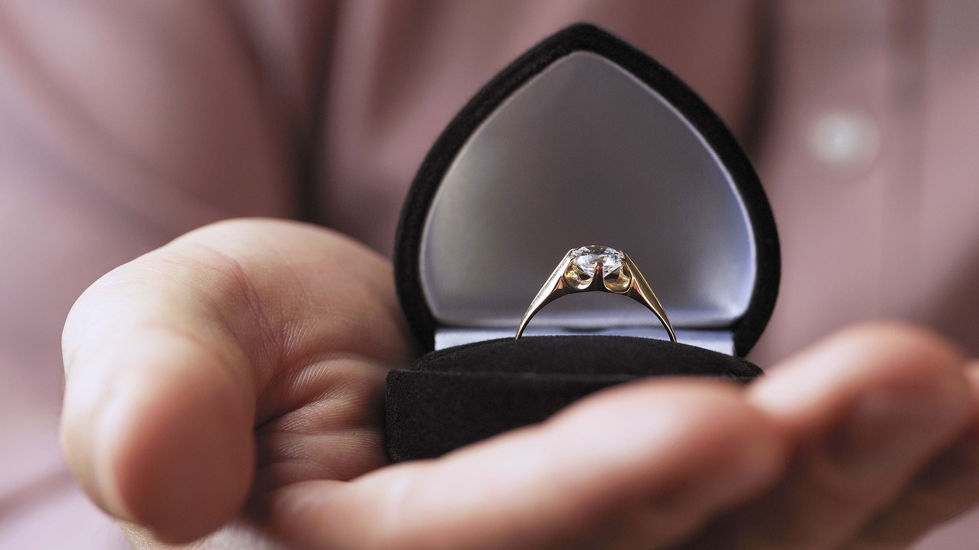 Is it ok to tell my fiancé I don't like the engagement ring?