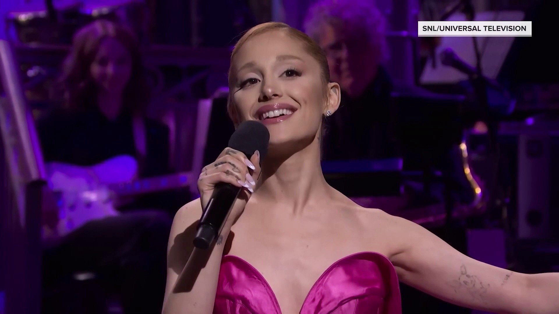 Watch Ariana Grande's spot-on musical impressions on 'SNL'