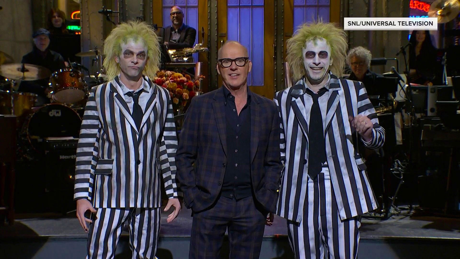 Michael Keaton returns to 'SNL' surrounded by Beetlejuices