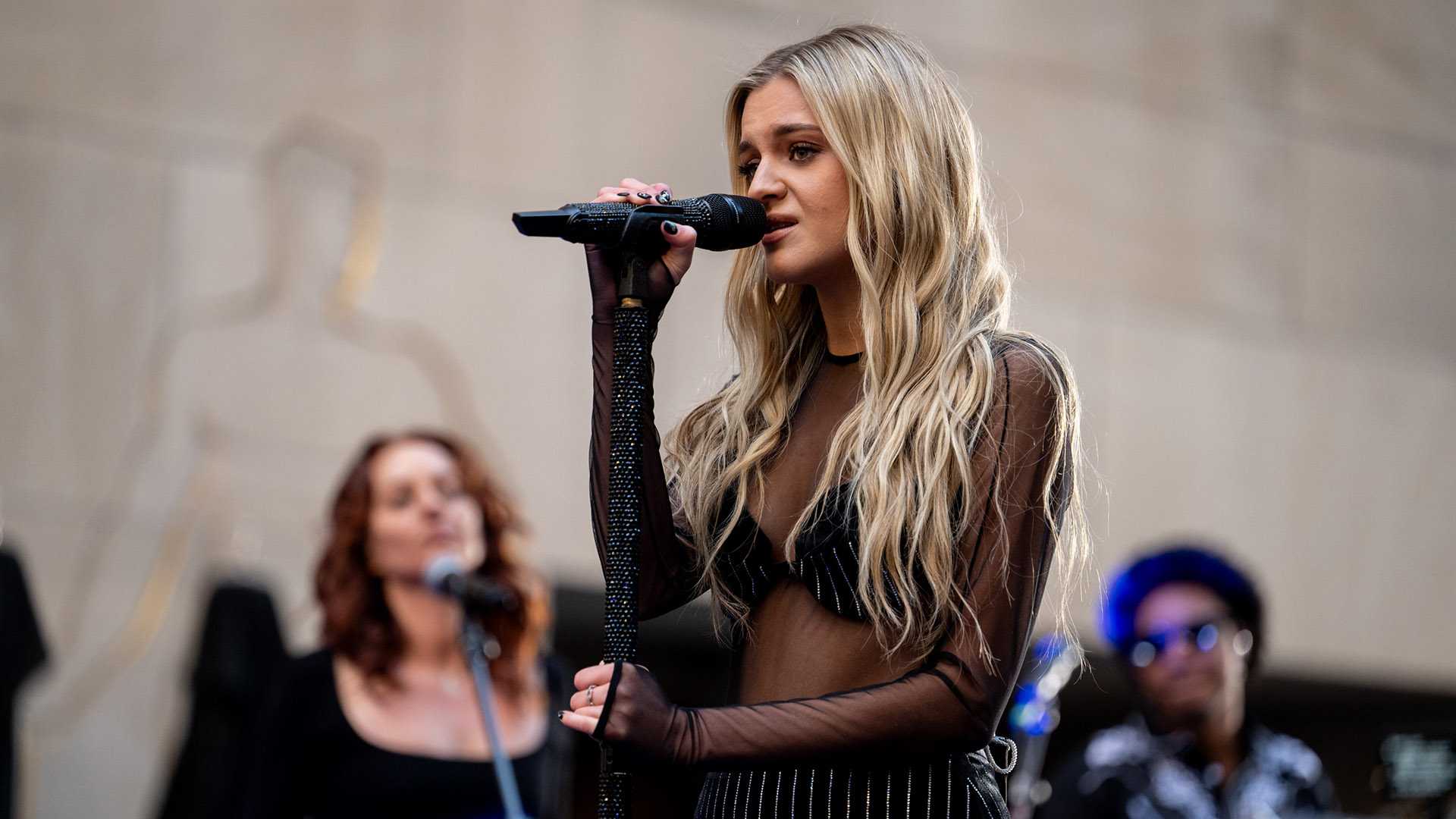 Kelsea Ballerini performs hit-song 'Blindsided' live on TODAY