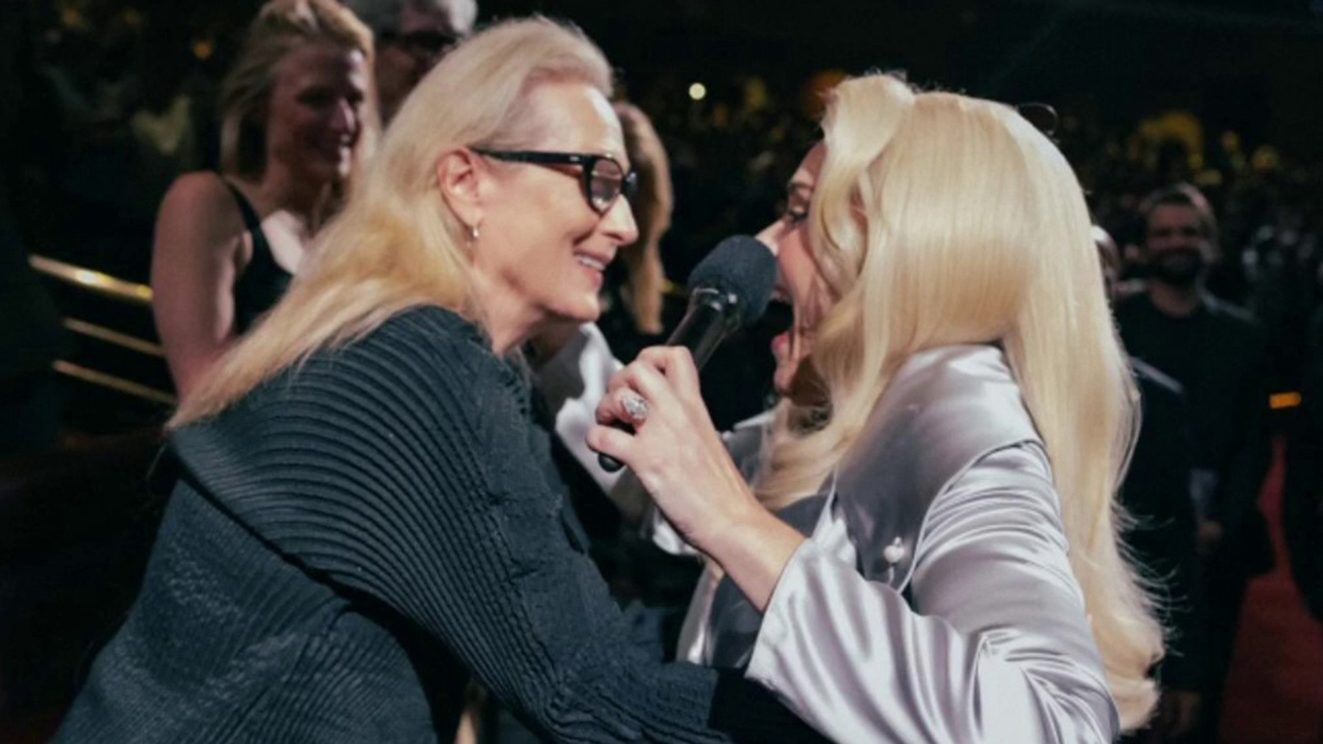 Adele shares sweet moment with Meryl Streep at Vegas show