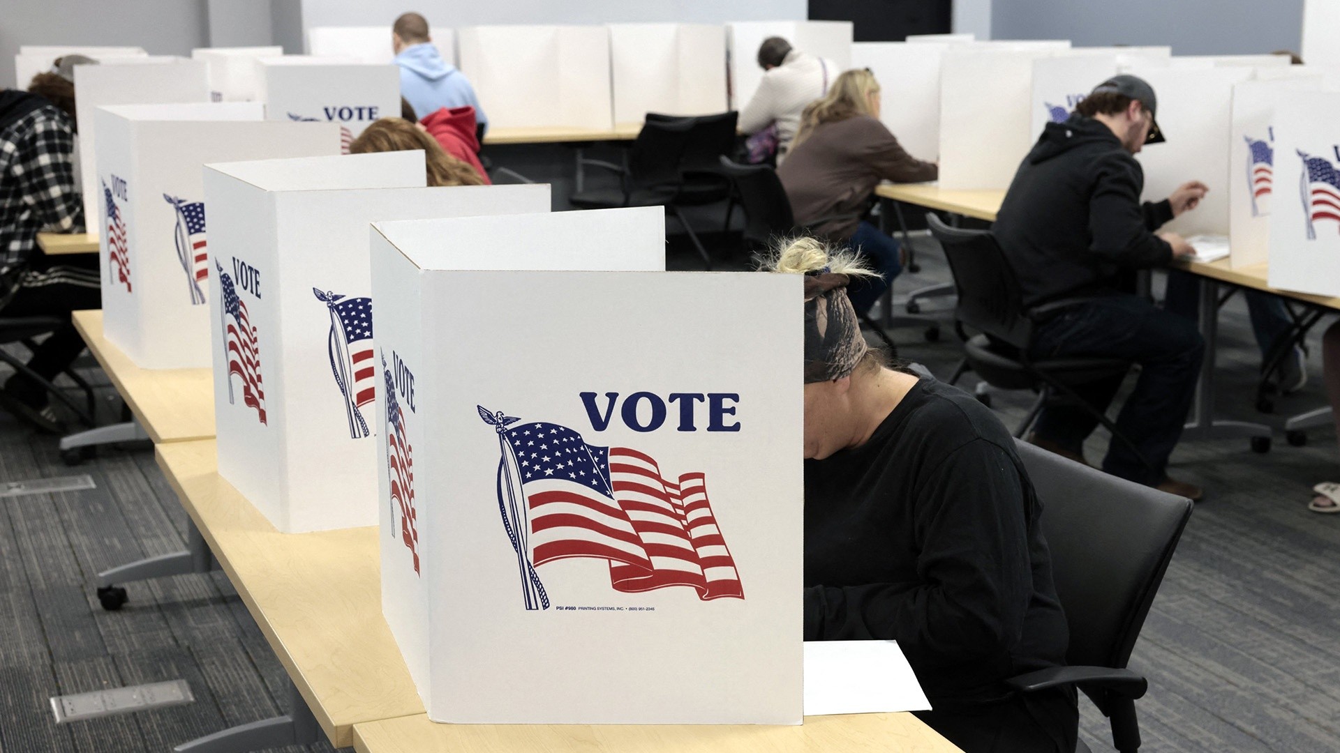 What is the path to 270 electoral votes for Trump and Harris?