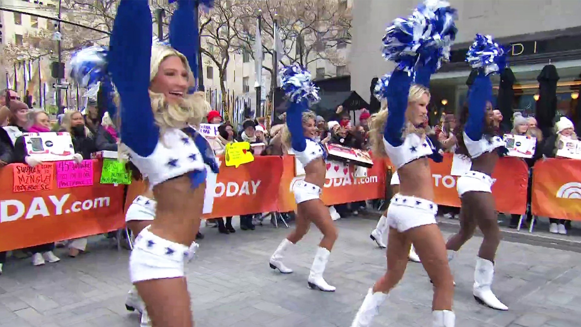 Dallas cheerleaders team up with Salvation Army for Giving Tuesday
