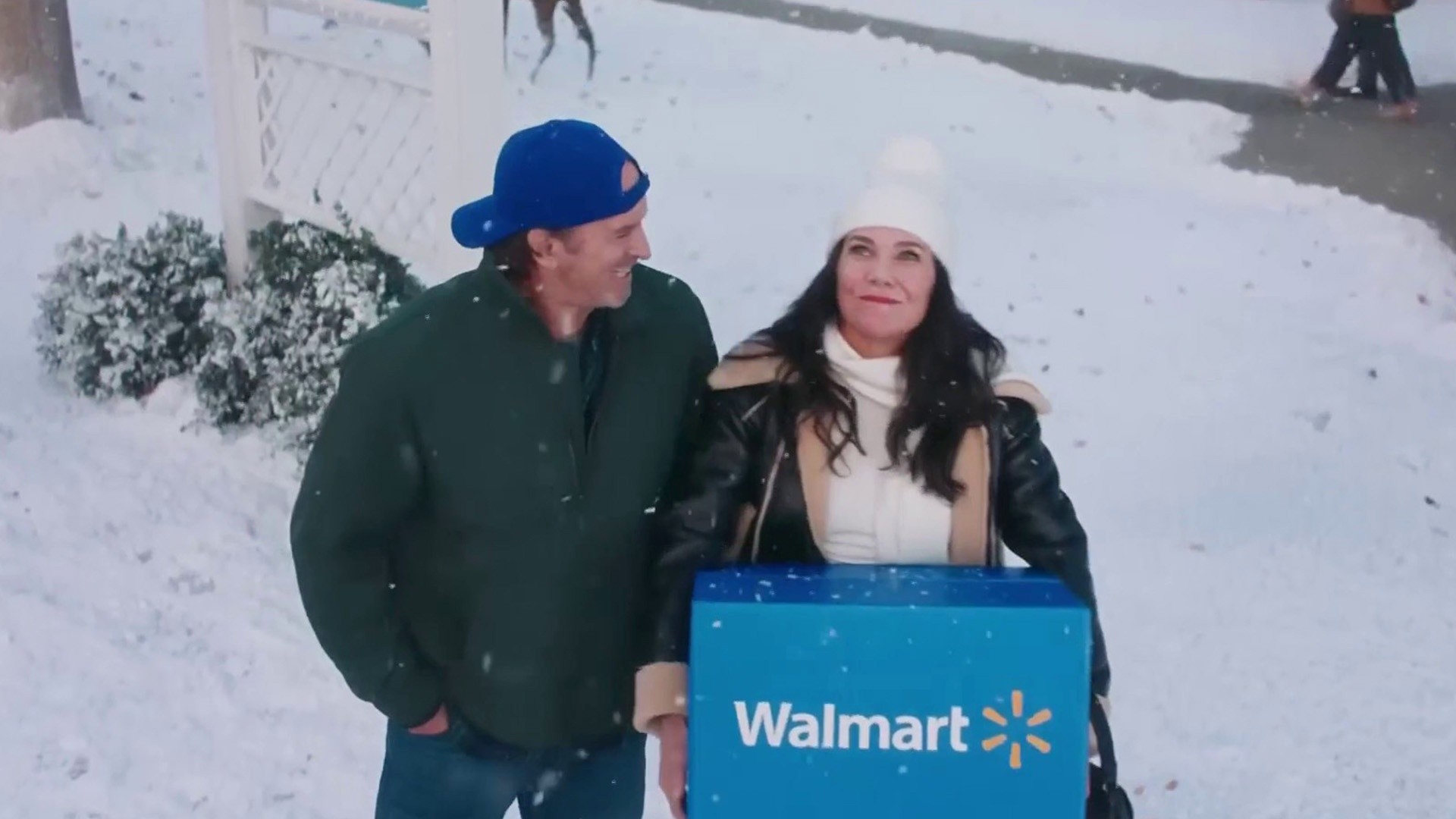 'Gilmore Girls' stars Luke and Lorelai reunite for Walmart holiday ad