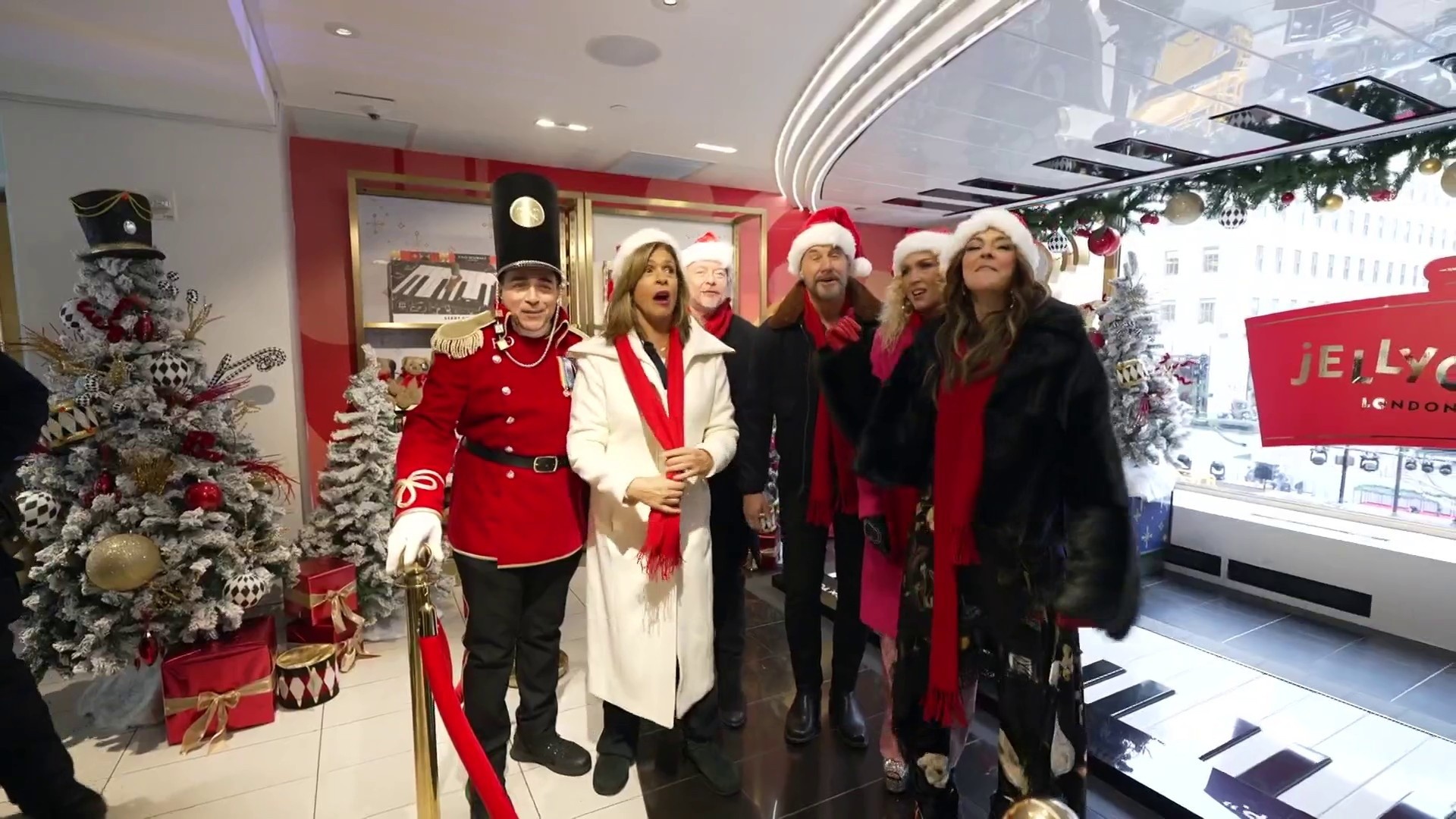 Hoda and Little Big Town sing carols around Rockefeller Center