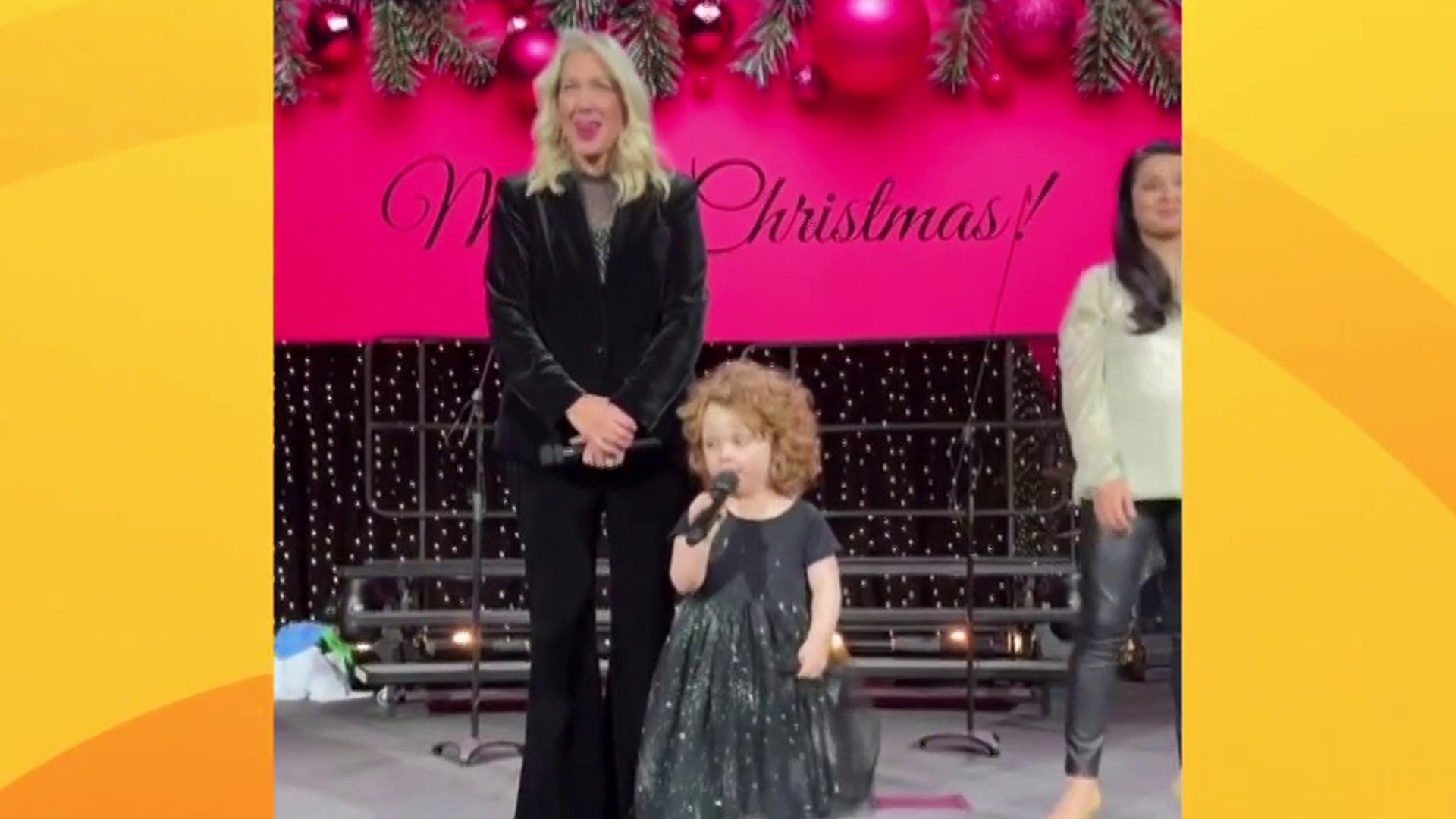 4-year-old girl steals mic at Christmas concert for hilarious address