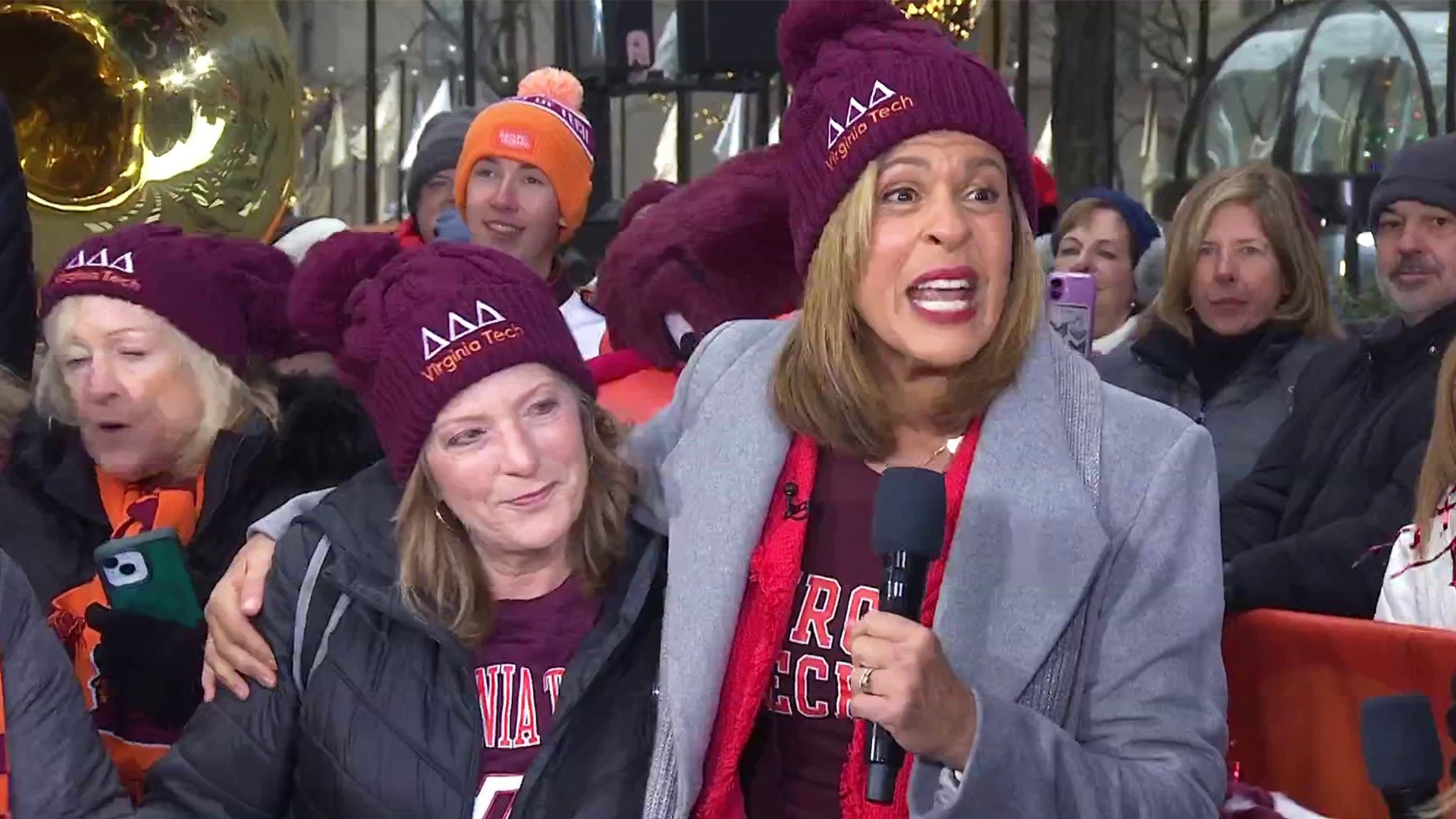 Hoda Kotb gets surprise visit from sorority sisters live on TODAY!
