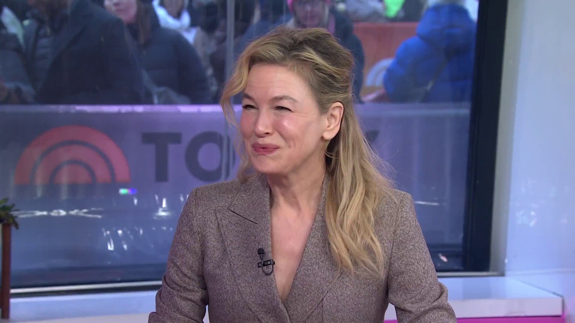 Renée Zellweger talks 'Mad About the Boy,' Hugh Grant friendship