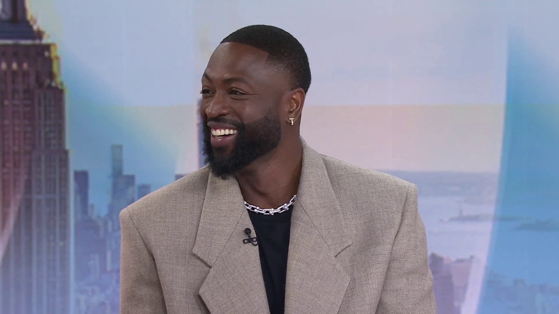 Dwyane Wade makes co-hosting debut with Jenna Bush Hager!