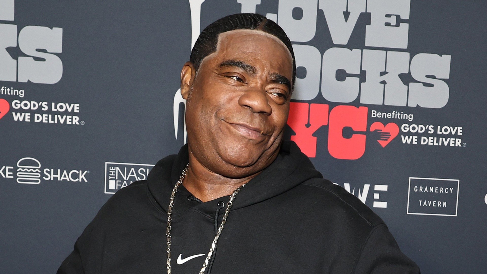 Tracy Morgan receives medical attention at New York Knicks game