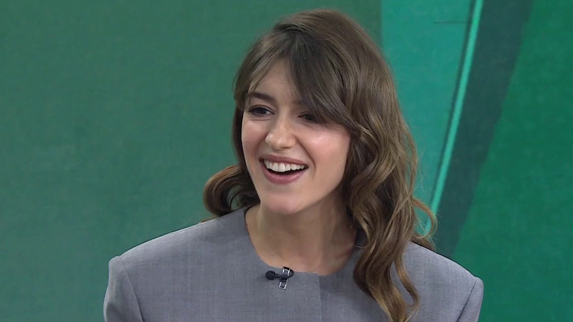 Daisy Edgar-Jones talks unique love triangle in new movie