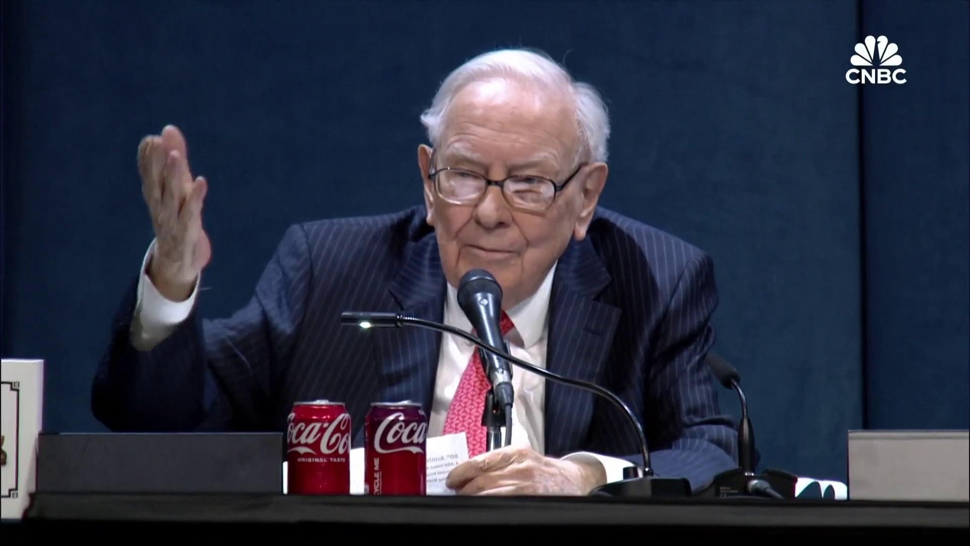 Warren Buffett steps down from Berkshire Hathaway, slams trade war