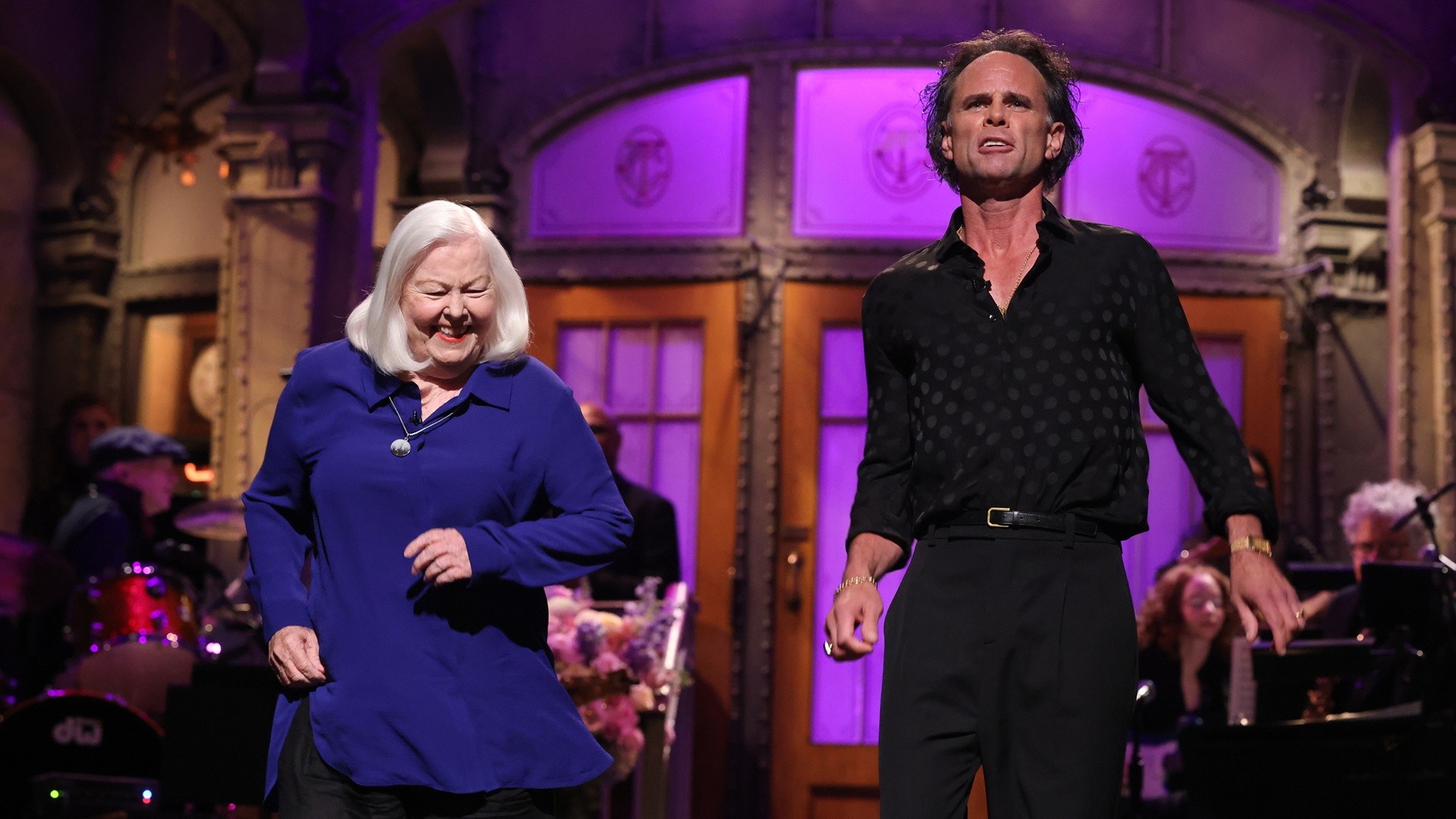 Walton Goggins celebrates Mother's Day with mom on 'SNL'