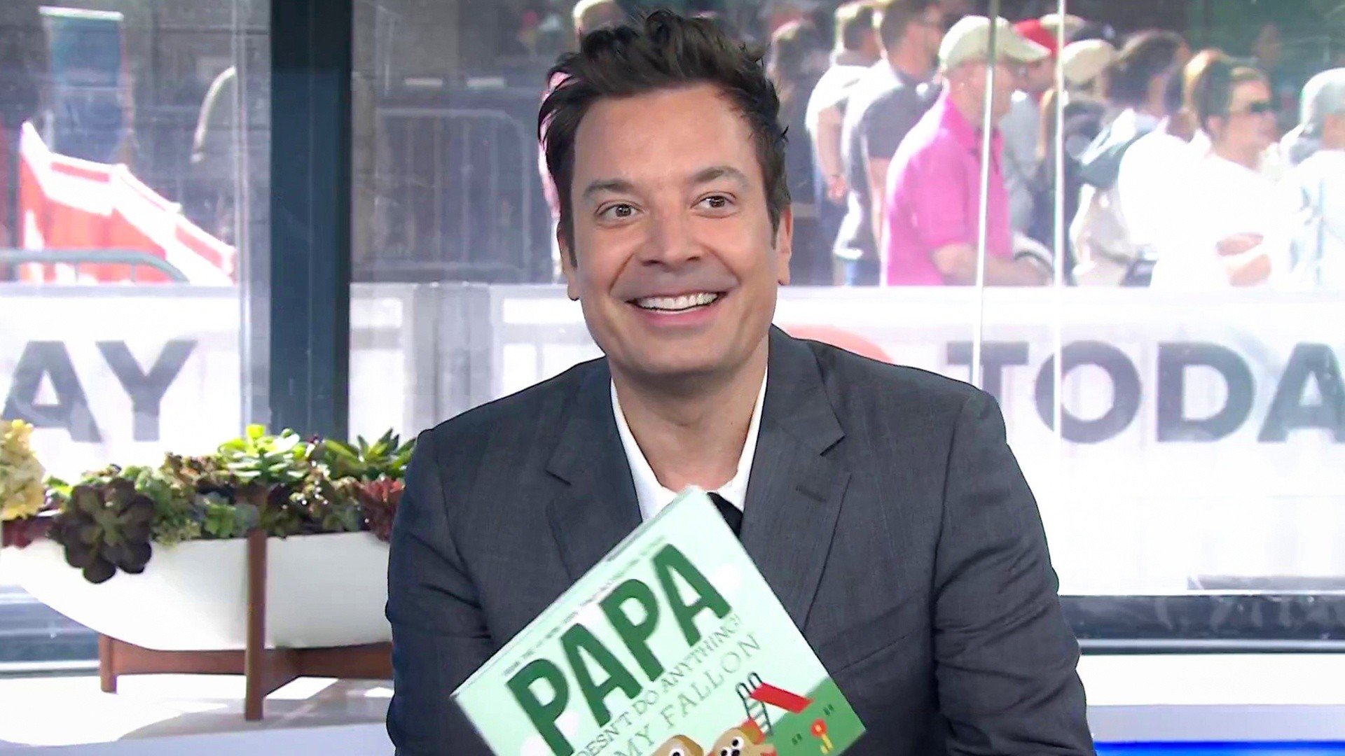 Jimmy Fallon talks new book, opening for Nate Bargatze on tour