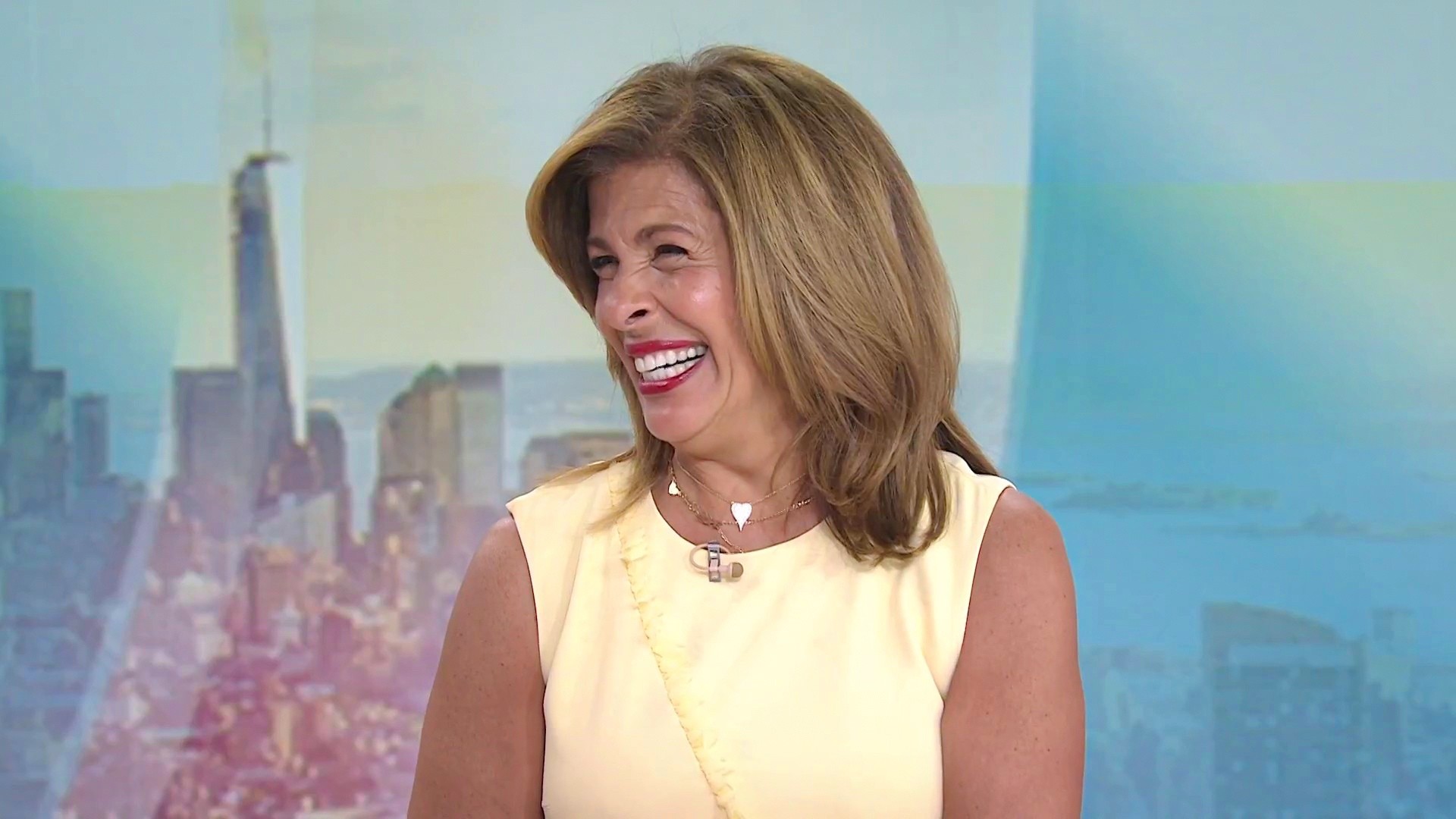 Hoda Kotb Reunites With Jenna Bush Hager On TODAY's 4th Hour