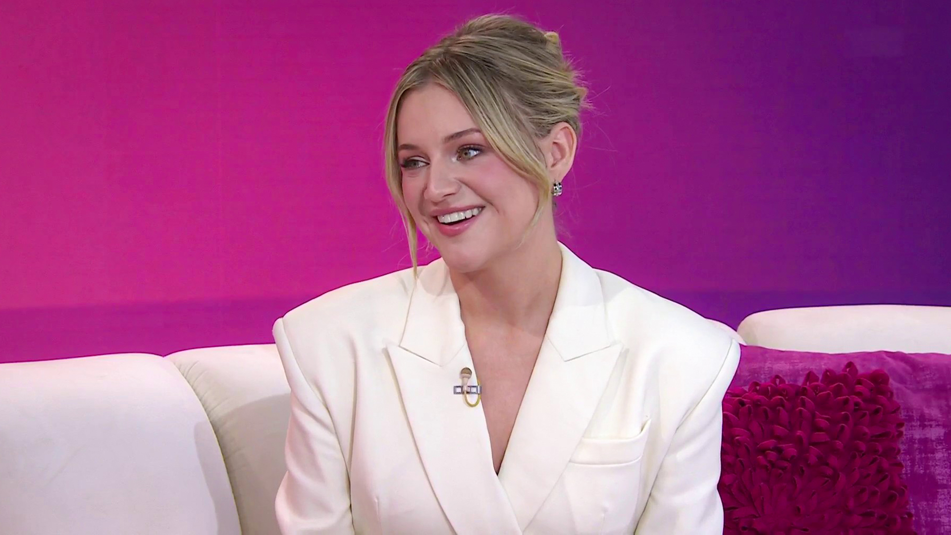 Kelsea Ballerini Talks Arena Tour, Relationship With Chase Stokes