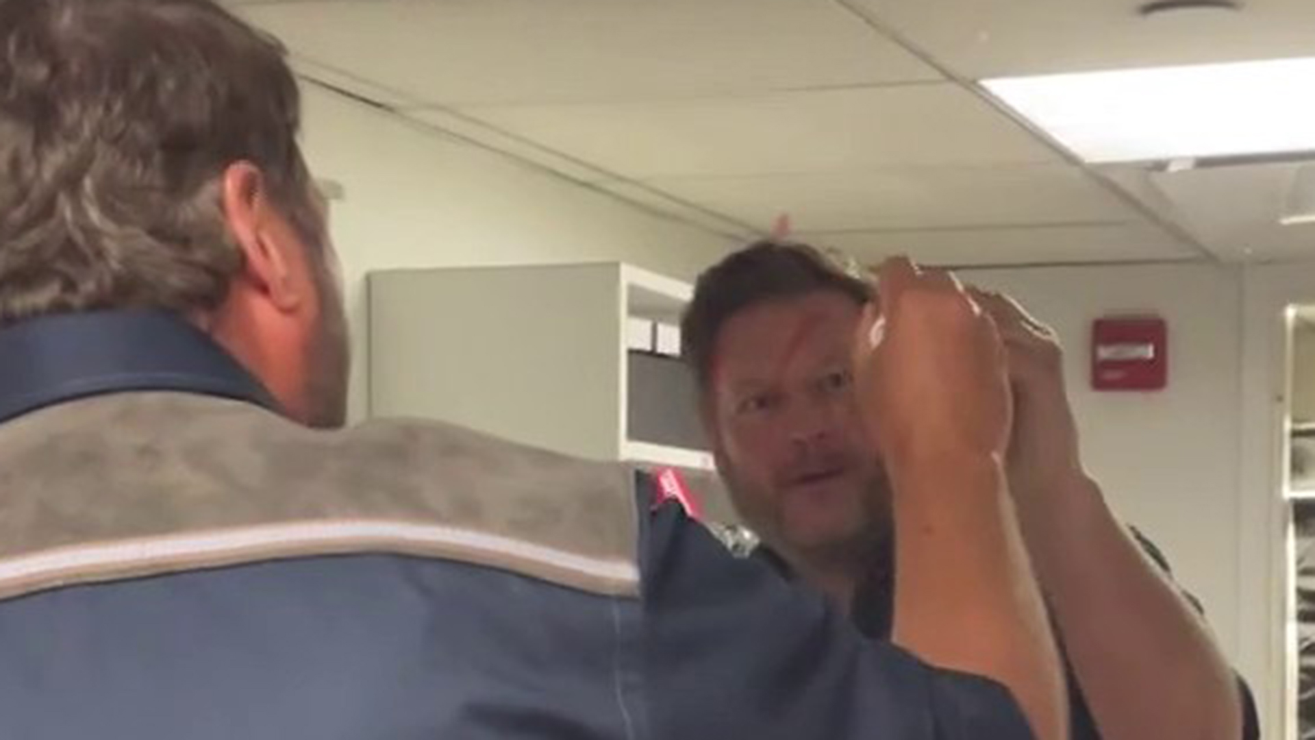Blake Shelton trashes Carson Daly's dressing room at TODAY