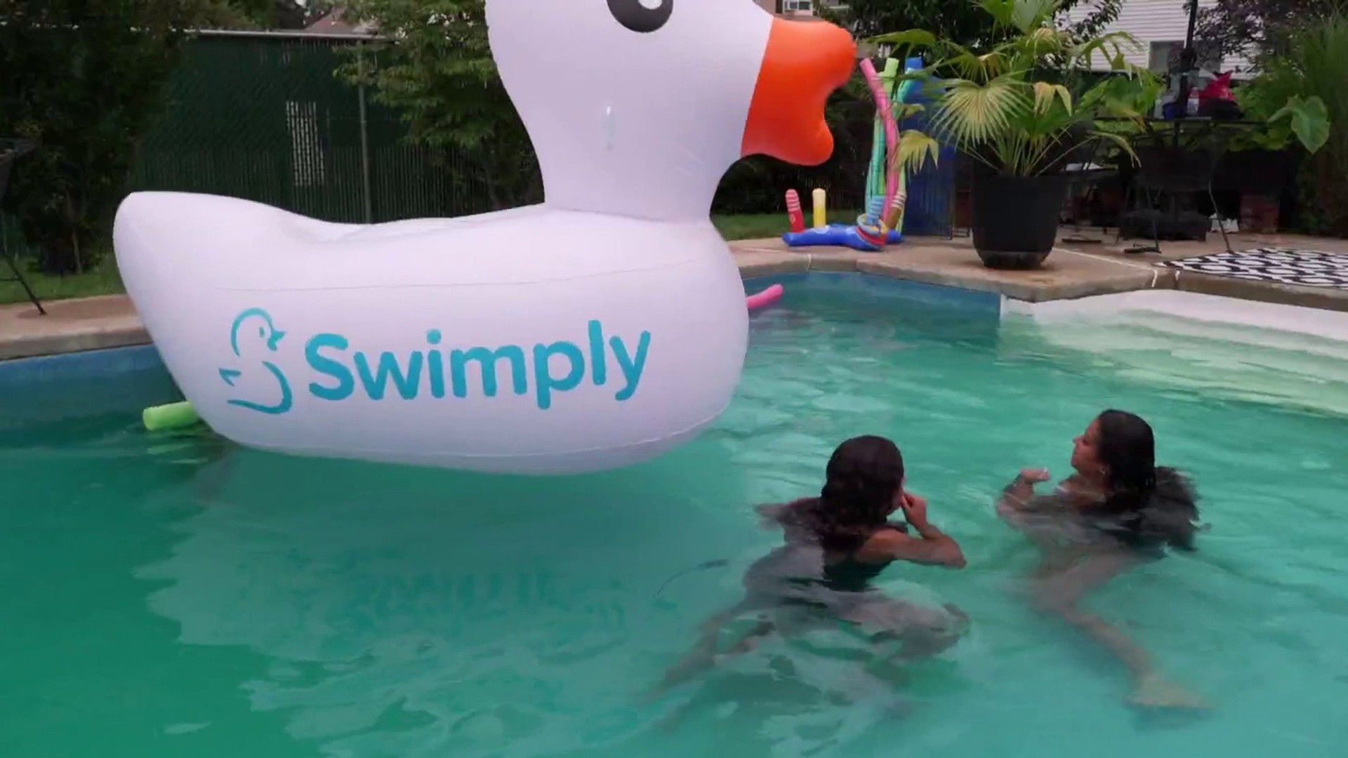 Airbnb-Like Pool-Rental Service Gains in Popularity