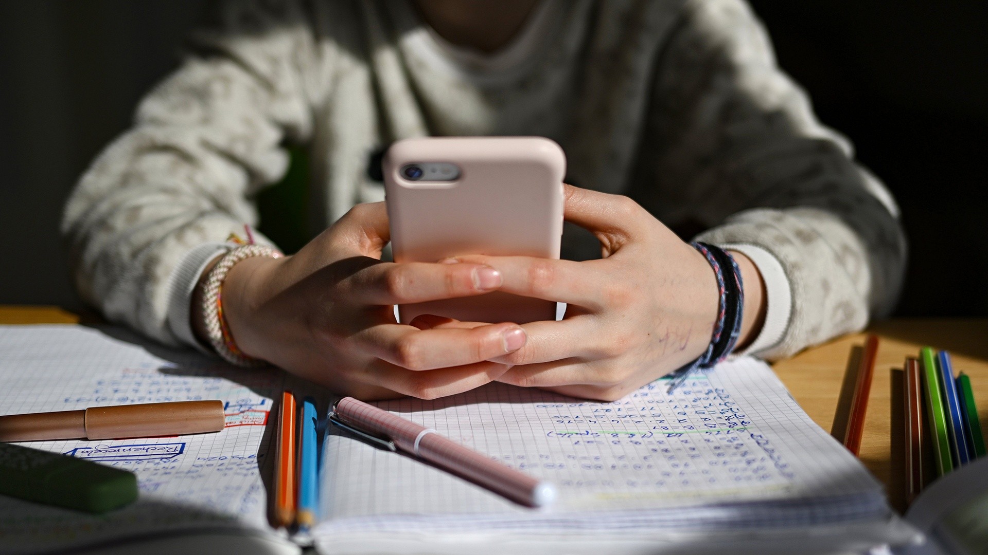 New York Joins List of States Banning Phones From Schools