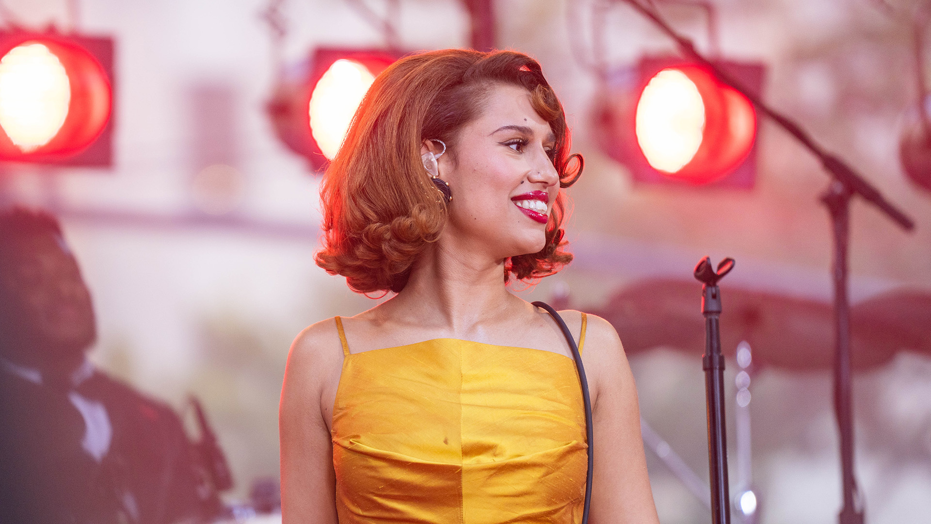 Raye Performs Unreleased Song 'I Know You're Hurting' on TODAY