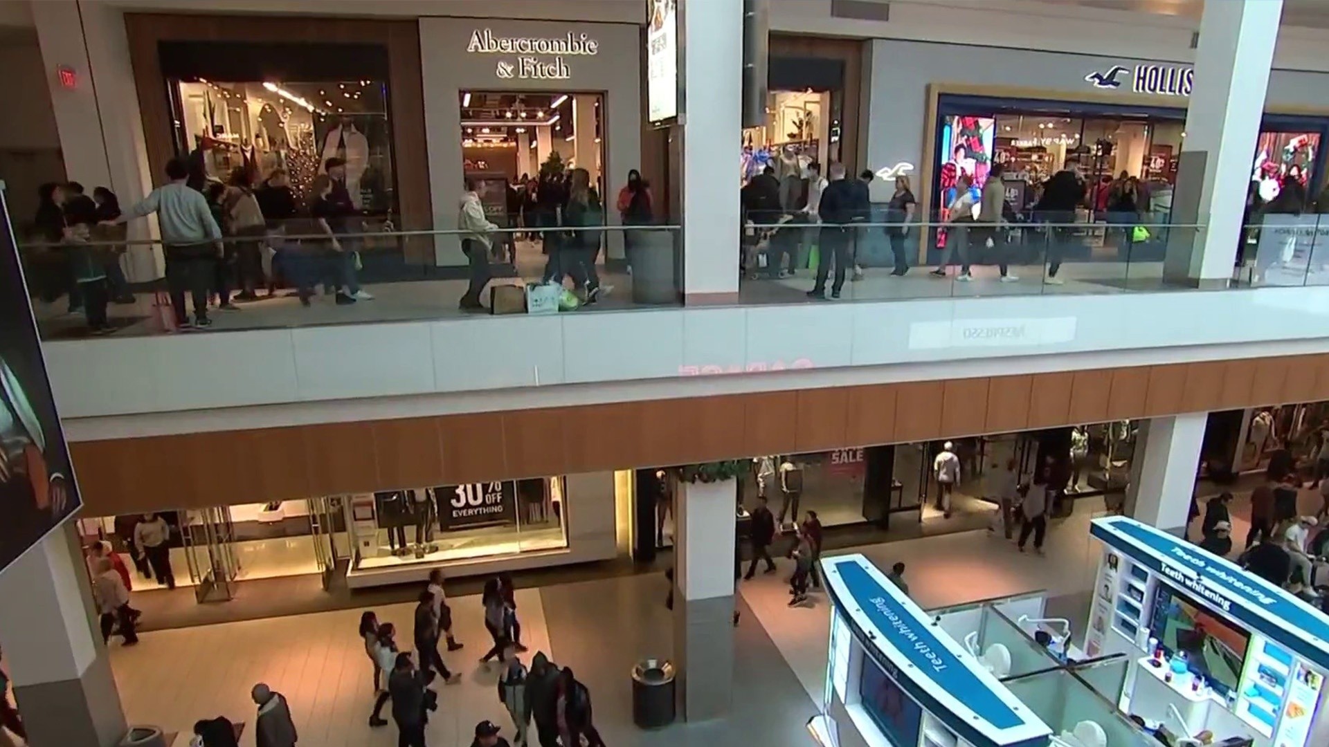 Retailers Begin Rolling Out Holidays Sales in Earliest Deals Ever