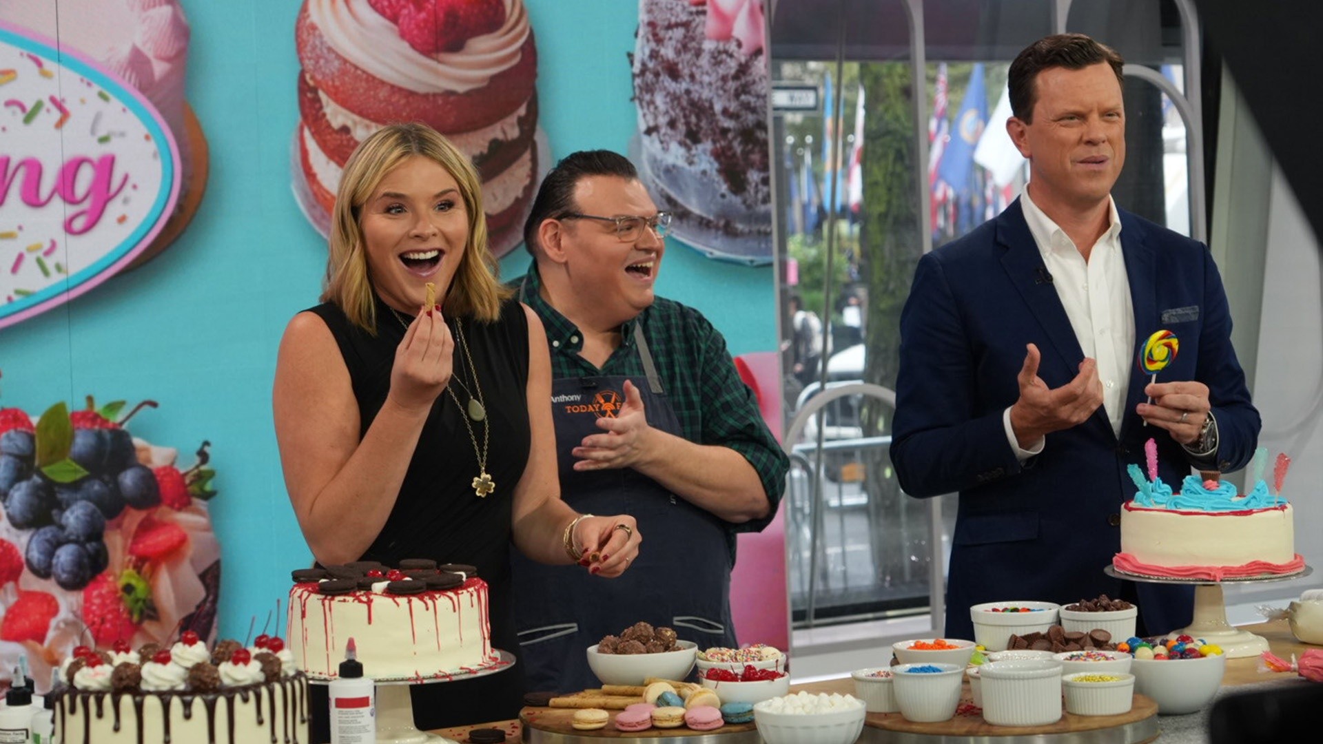See Jenna Bush Hager, Willie Geist Face Off in Cake Decorating