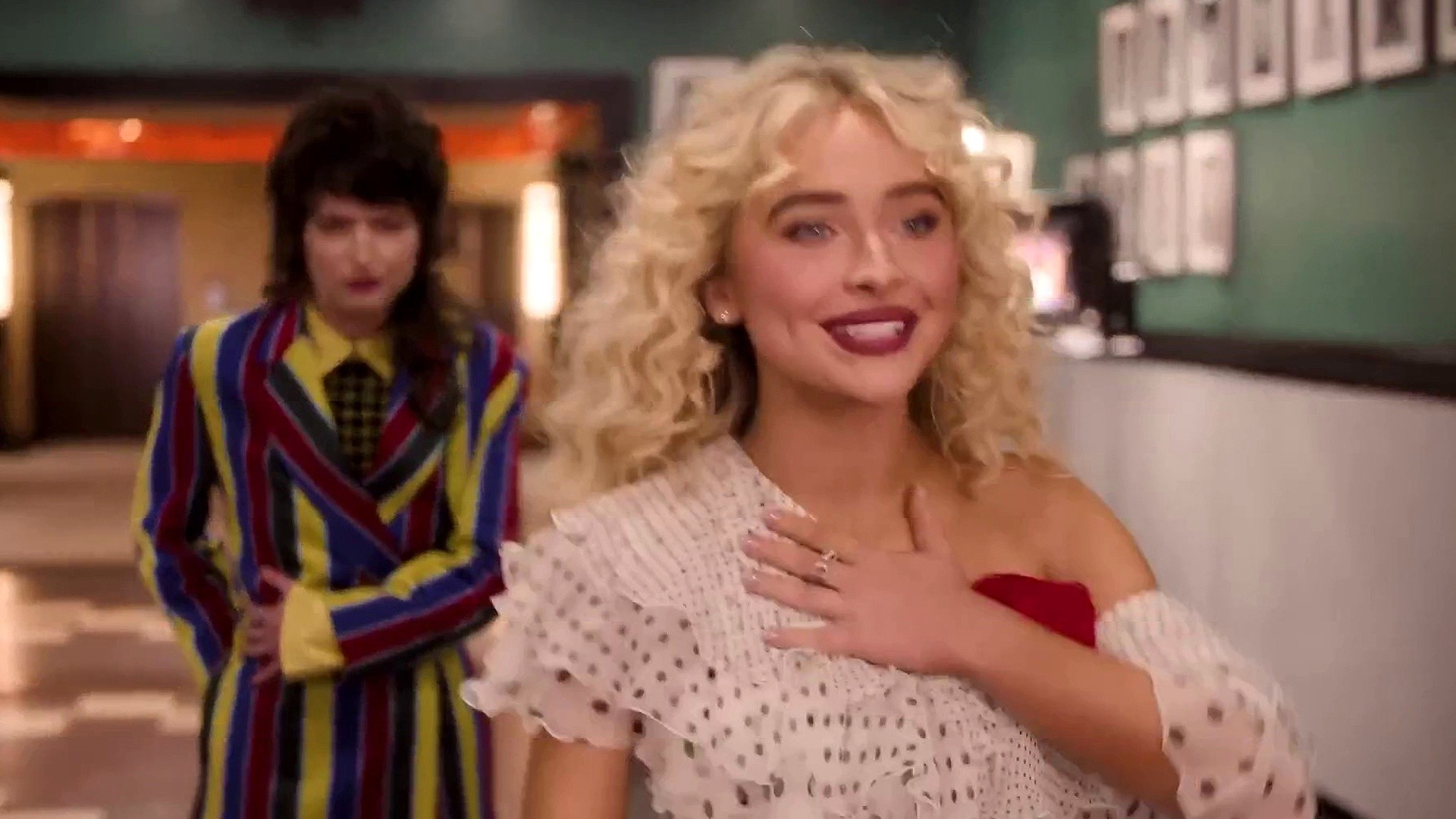 Sabrina Carpenter Channels Carrie Bradshaw in 'SNL' Promo