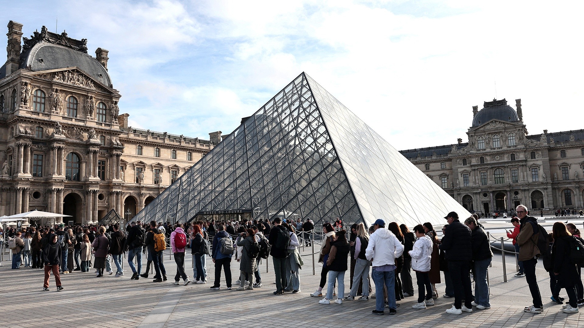 Louvre Reopens; Investigators Recover DNA From Jewelry Heist