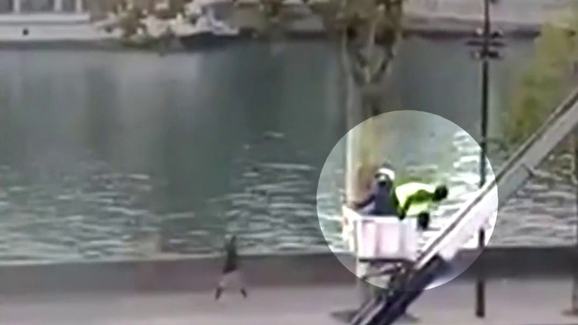 New Video Shows Thieves at the Louvre Making Dramatic Escape