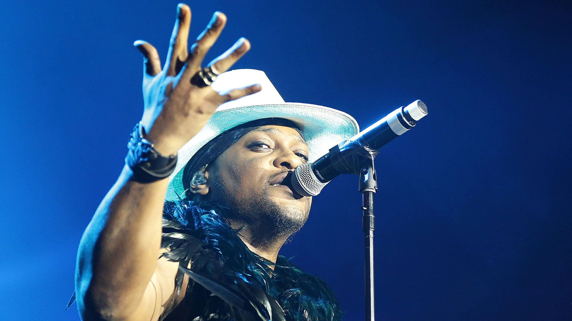 R&B Singer D'Angelo, Who Helped Pioneer Neo-Soul, Dies at 51