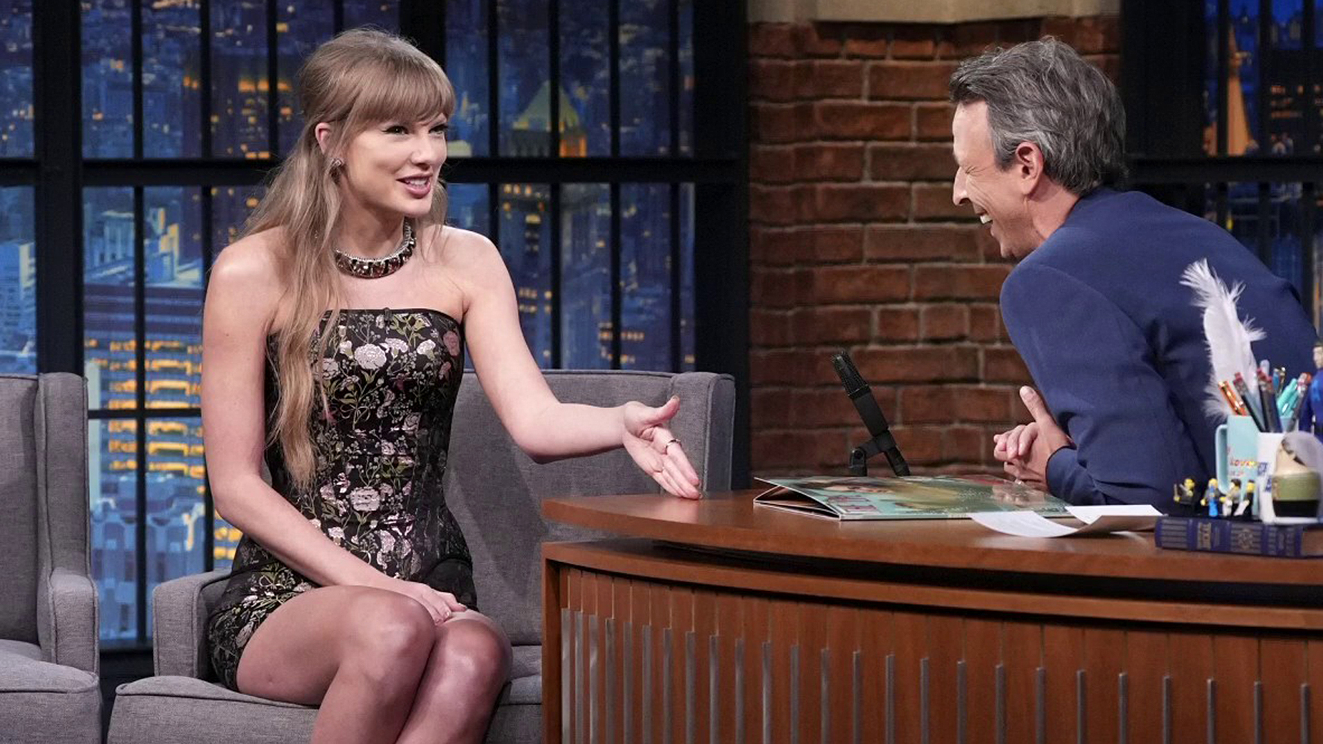 Taylor Swift Gifts Seth Meyers Sourdough — Sprinkled With Puns!