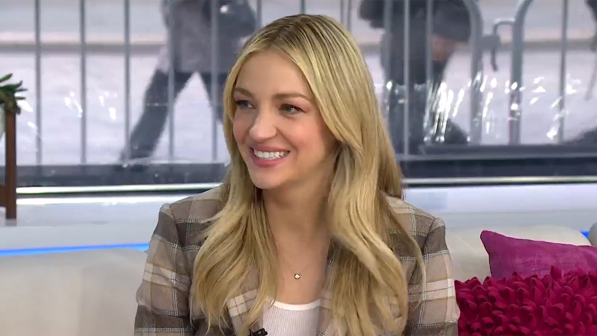 Abby Elliot Talks 'All Her Fault,' 'SNL' and Food on 'The Bear'