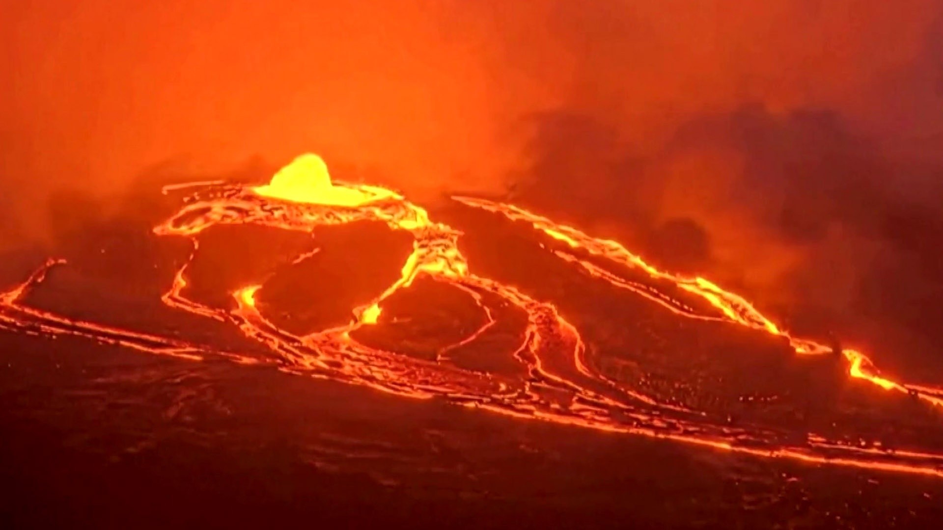Hawaii's Kilauea Volcano Spews Lava Ahead of Eruption