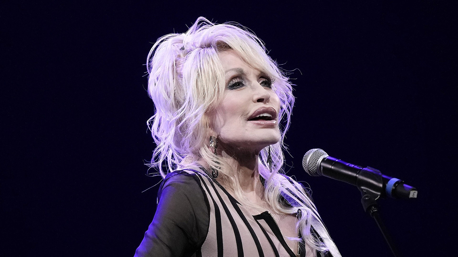 Dolly Parton Shares Thanksgiving Message Amid Health Struggles