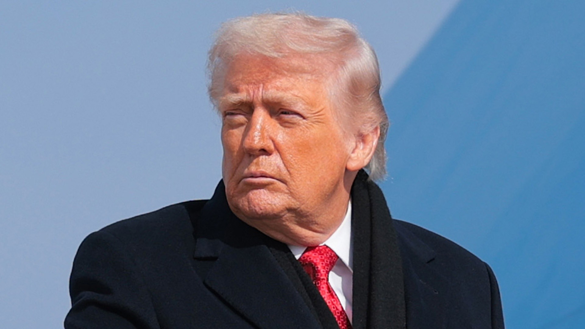 Trump Heads to Davos With EU on Edge Over Greenland Threats