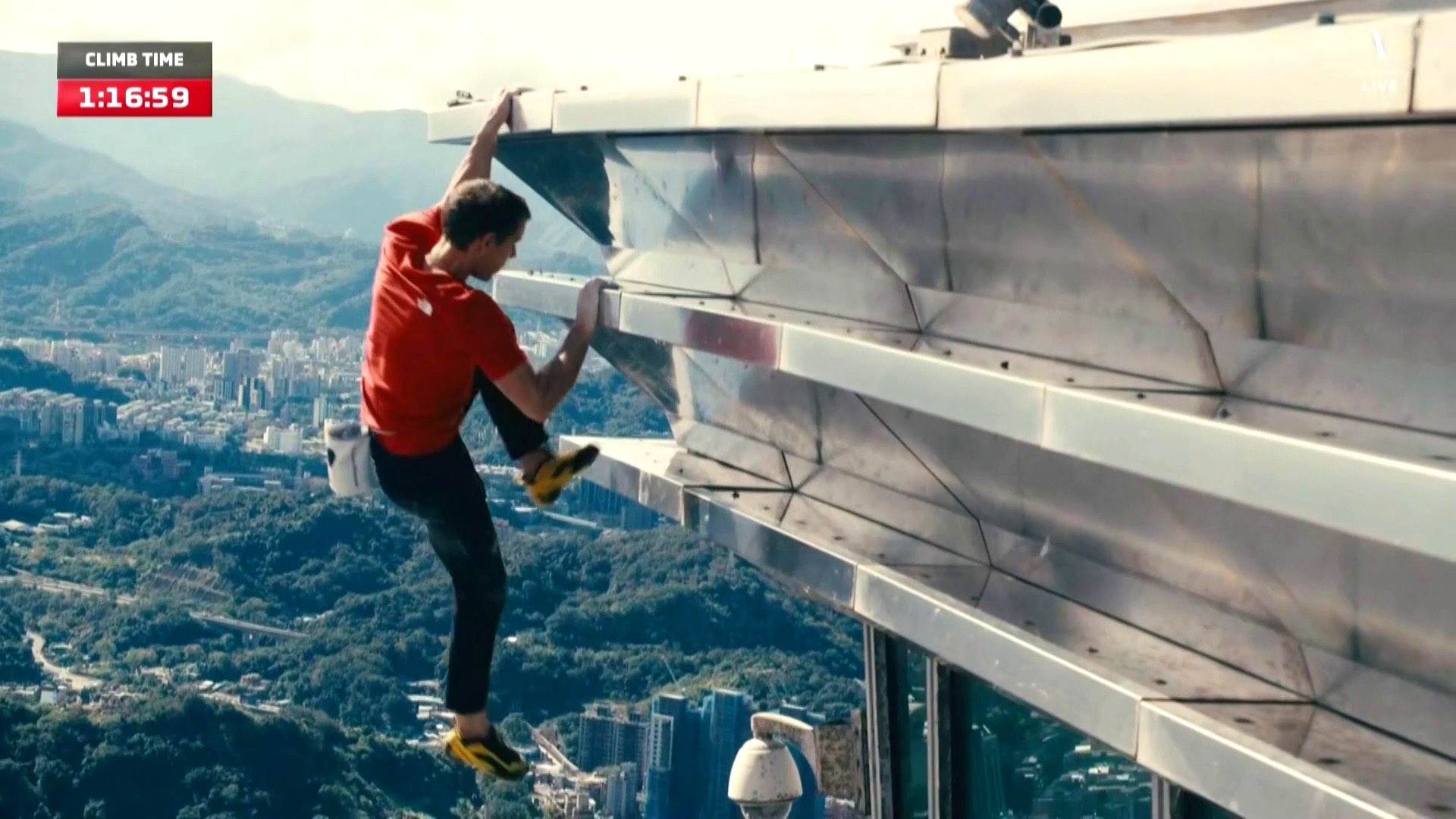 Alex Honnold Scales 101-Story Skyscraper Without Safety Gear