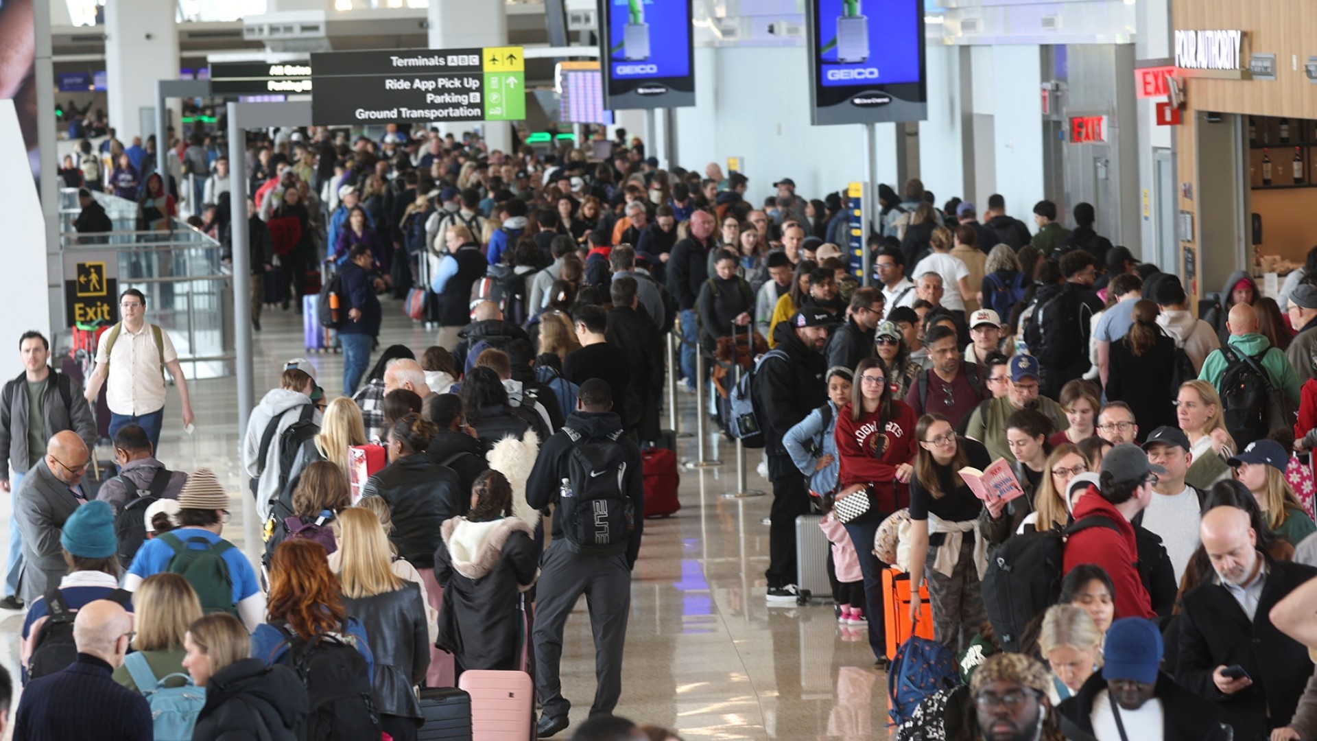 Airport Wait Times Are Now the Longest in TSA History