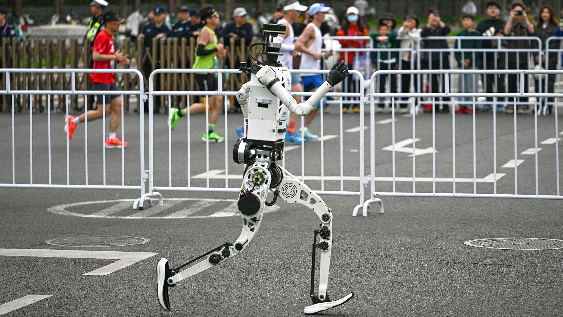 Robots Race Against Humans in Half-Marathon in China