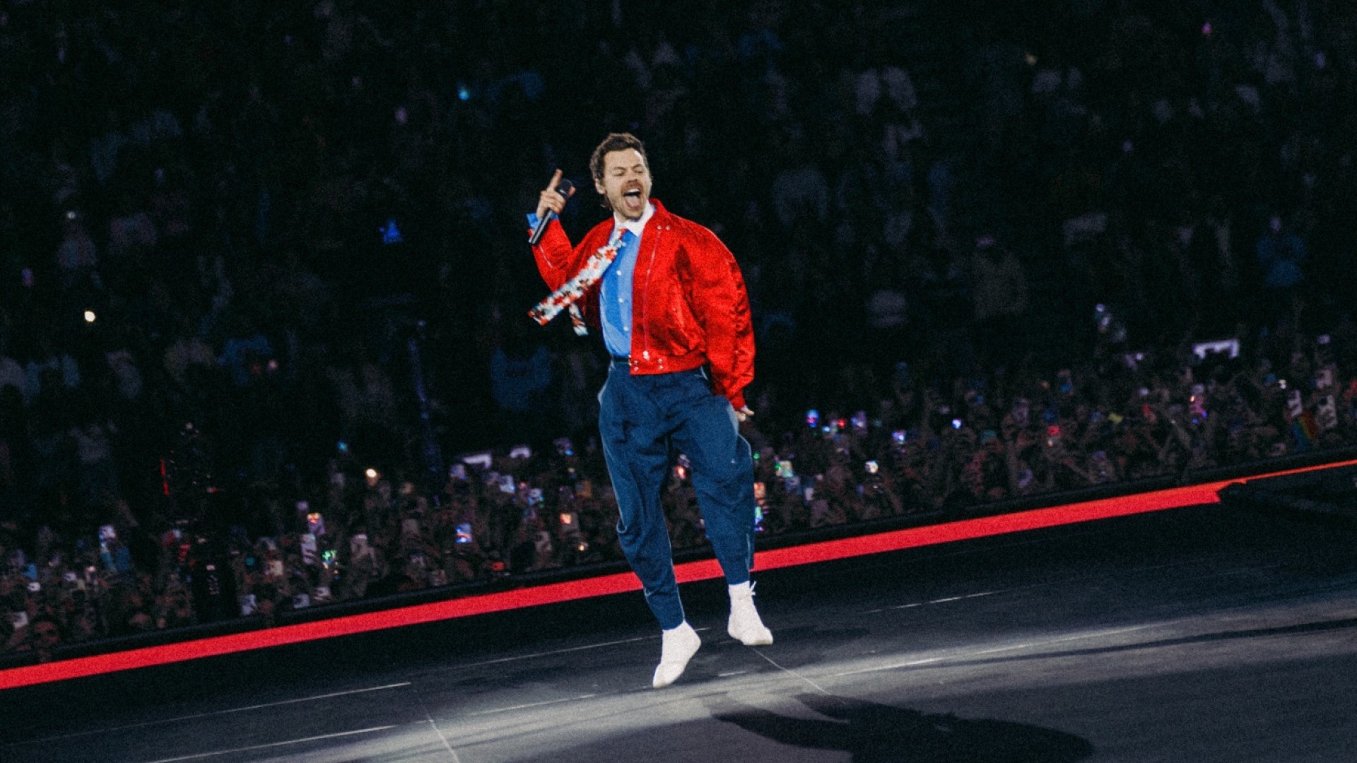 Harry Styles to Adjust Stage for Better Visibility After Fan Feedback