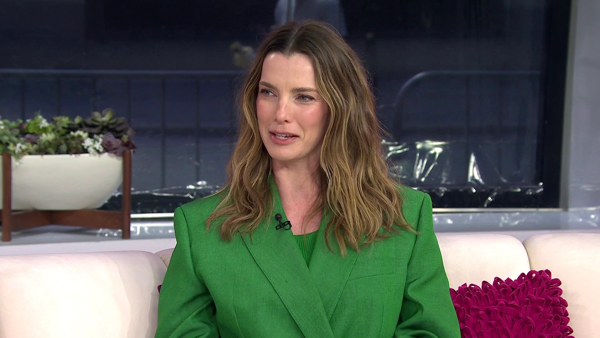 Betty Gilpin on ‘Office Romance,’ ‘Oh, Mary!,’ Jennifer Lopez, More