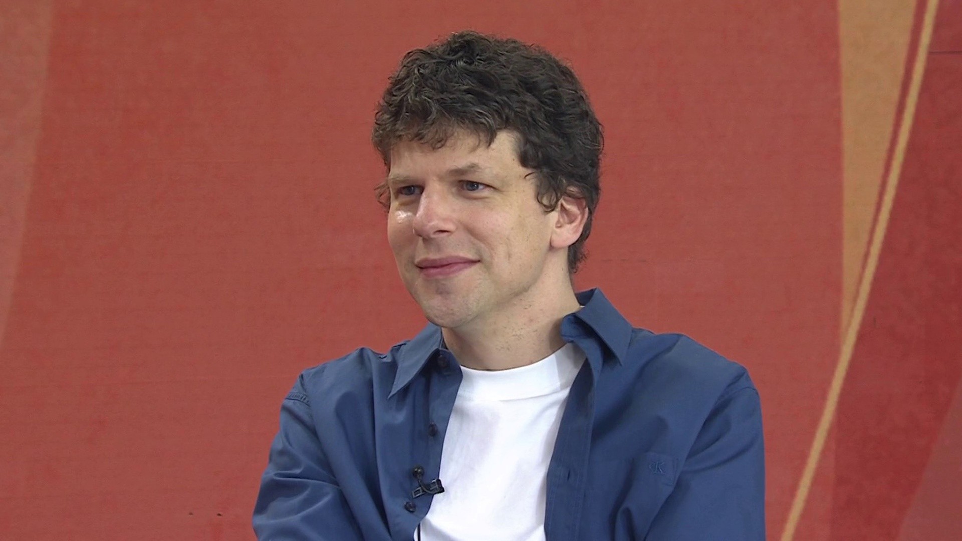 Jesse Eisenberg Talks ‘Minions’ Role, ‘The Debut,’ and Hot Wings
