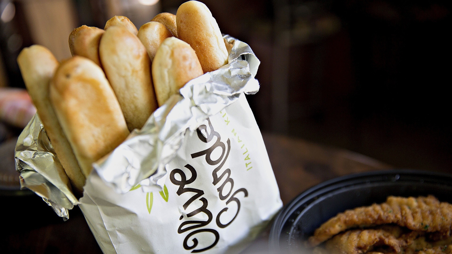 ‘All You Can Eat’ Meals Return at Olive Garden, Applebee’s, More