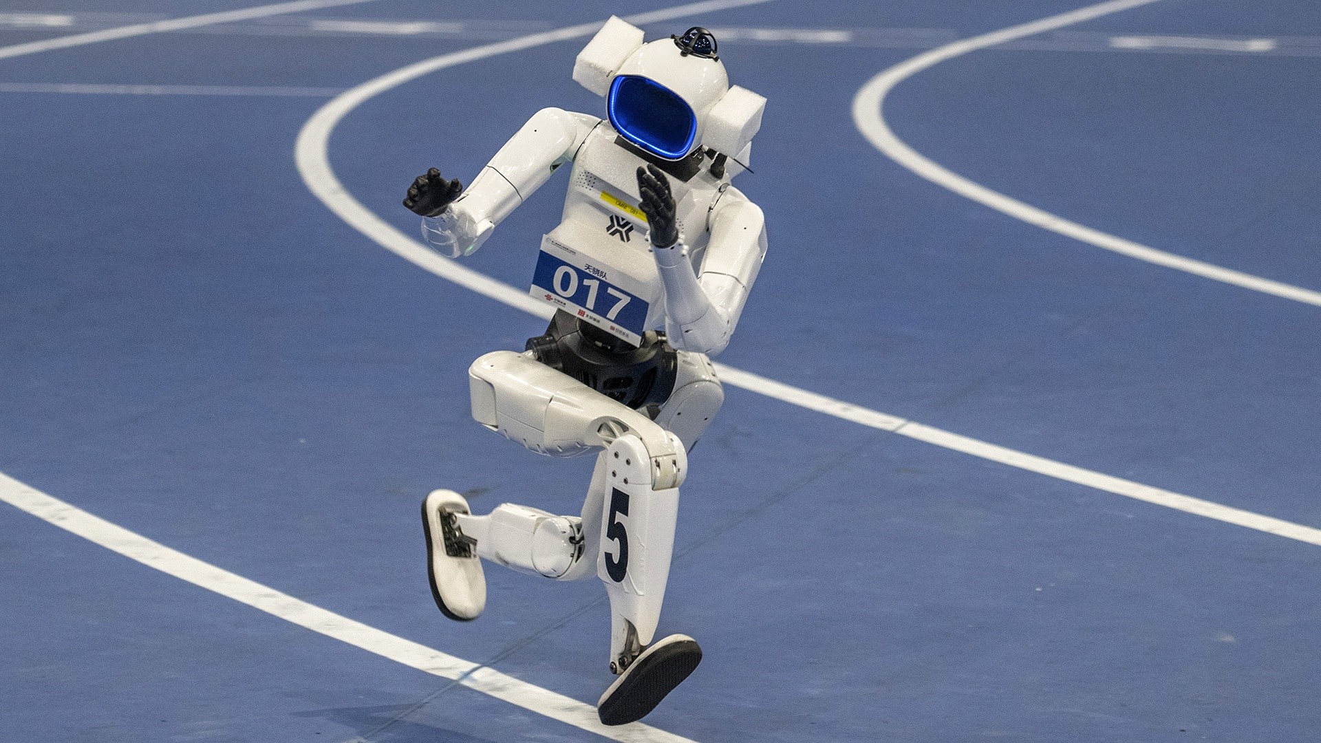 Chinese Humanoid Robots Smash Usain Bolt’s 100-Meter Record