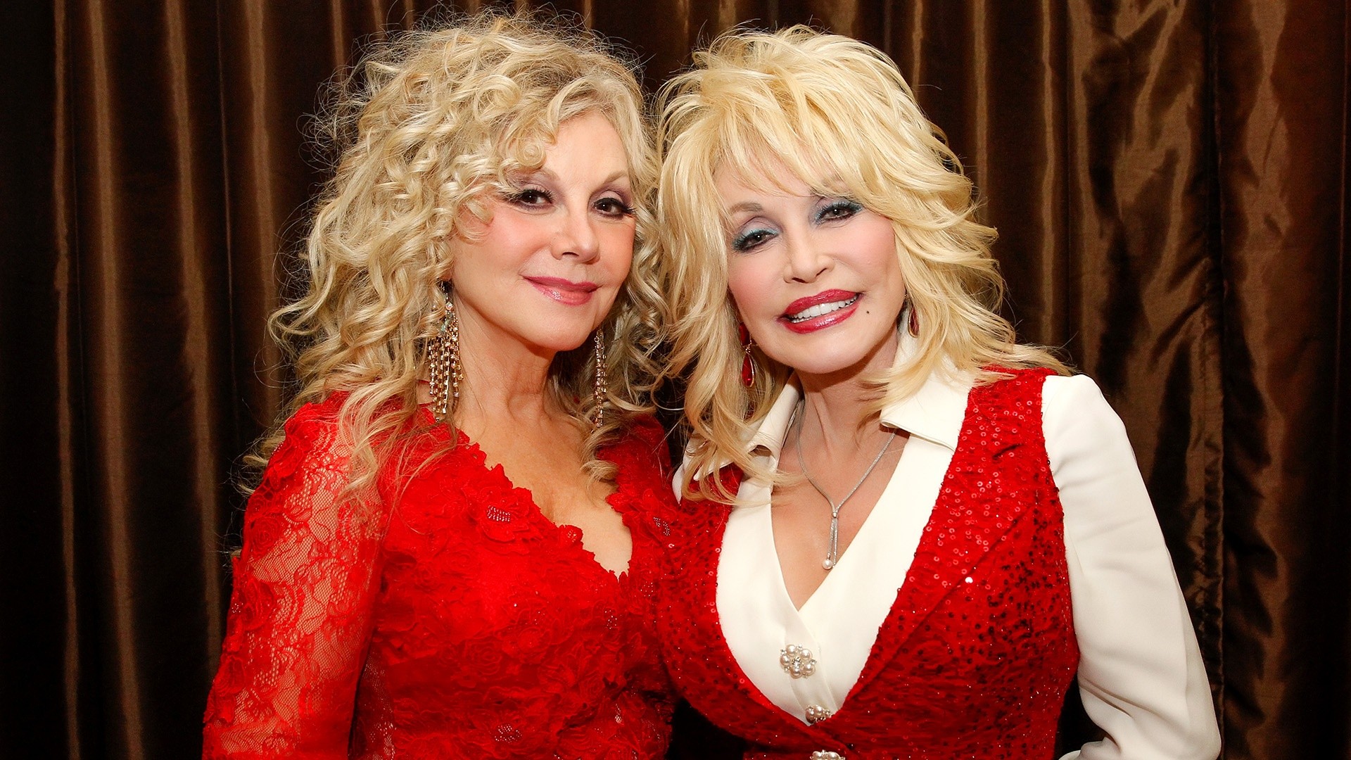 Dolly Parton's Sister Offers Glimpse of Her Life and Final Days