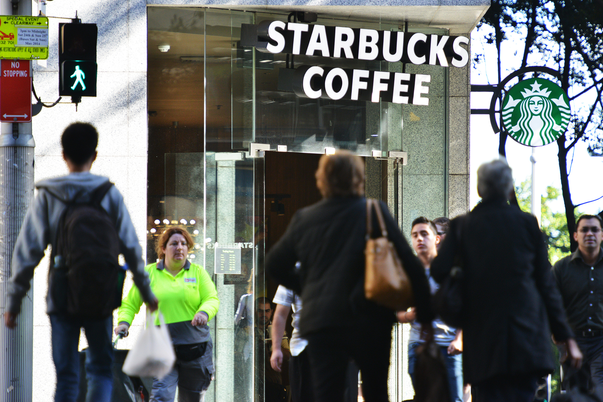 Starbucks Plans to Send Its Employees to College for Free – Be Legendary