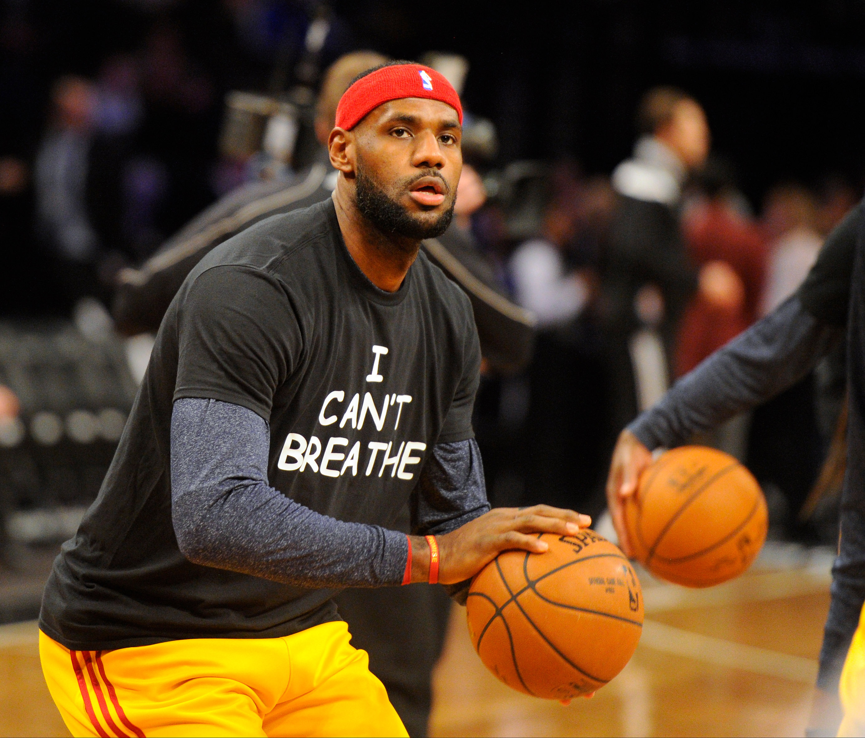 Obama Backs LeBron's “I Can't Breathe” Shirt