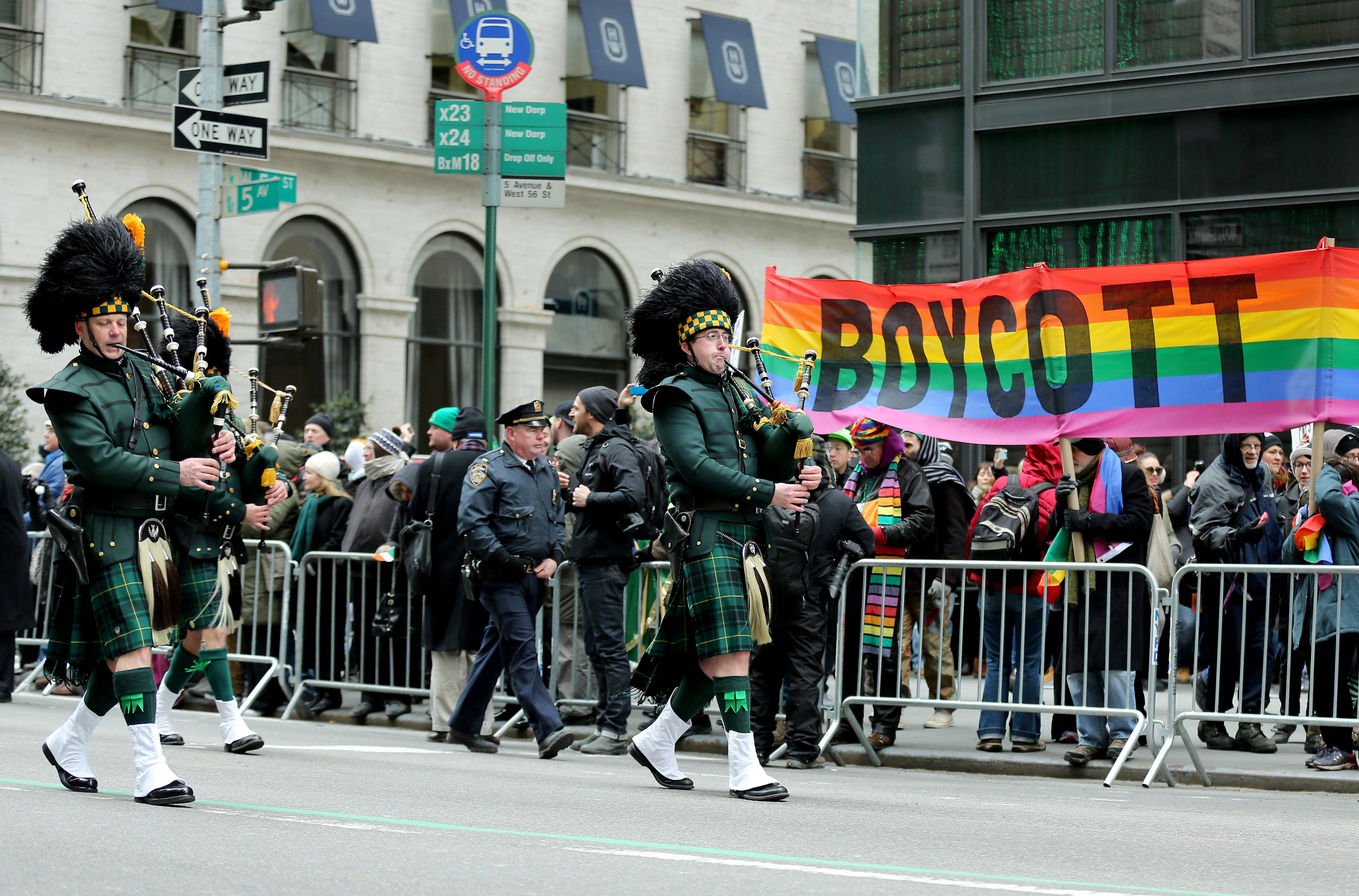 NYC St. Patrick's Day Parade: Mayor de Blasio marches