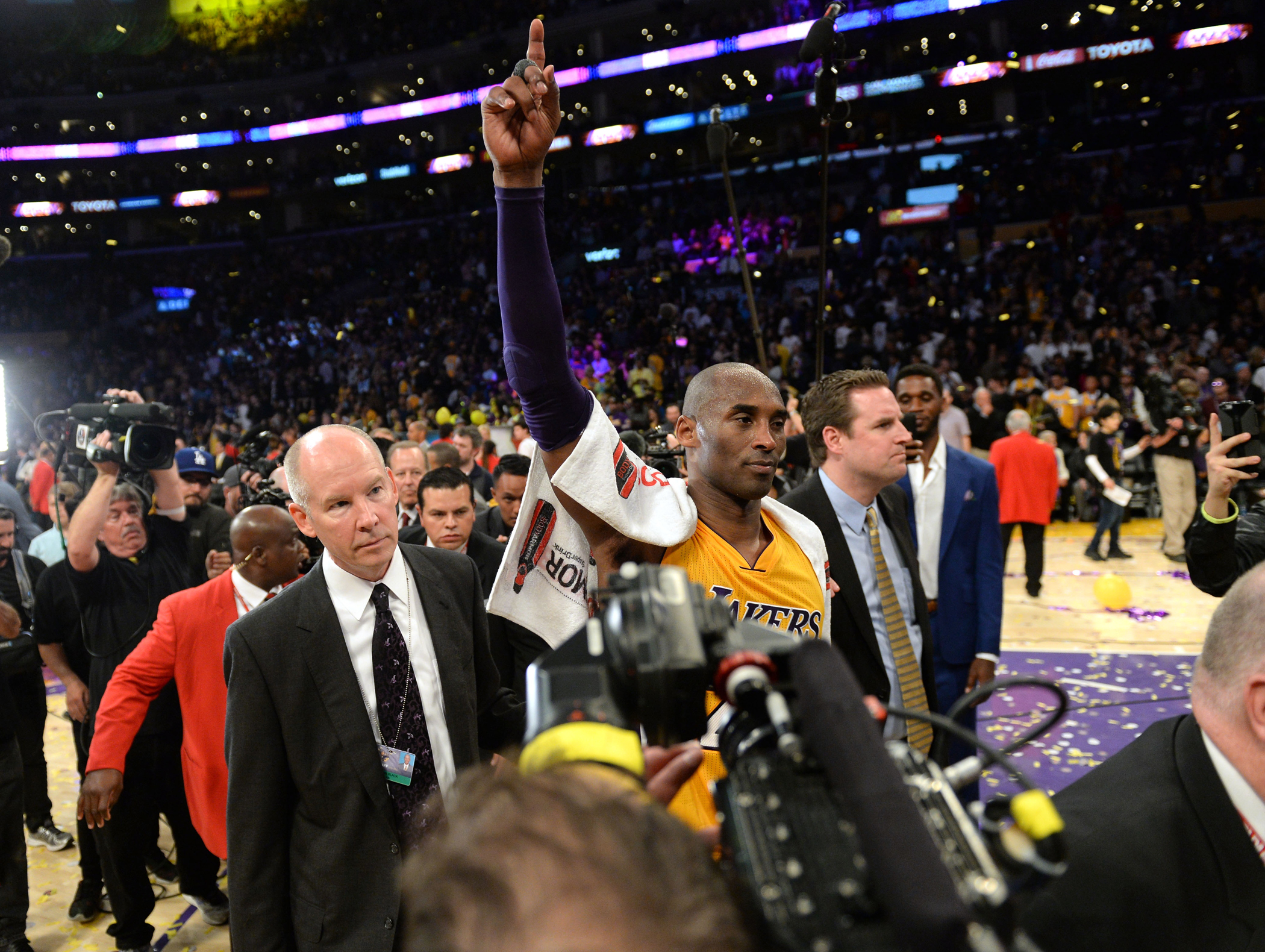 NBA's Kobe Bryant Scores 60 Points in Farewell Game