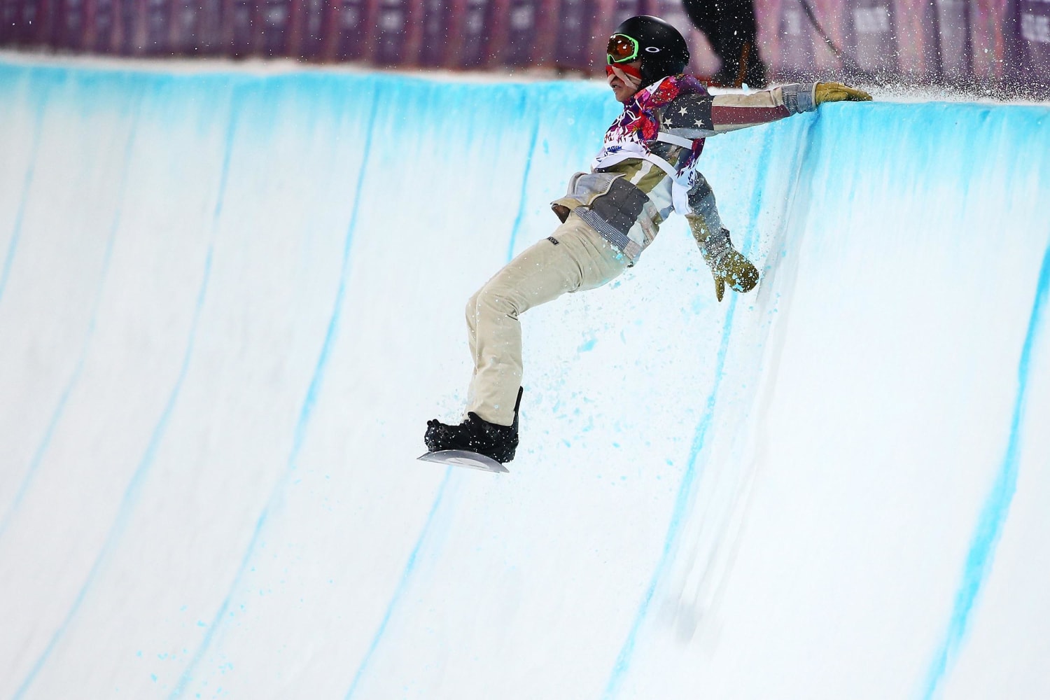 Shaun White Crashes During Halfpipe Final